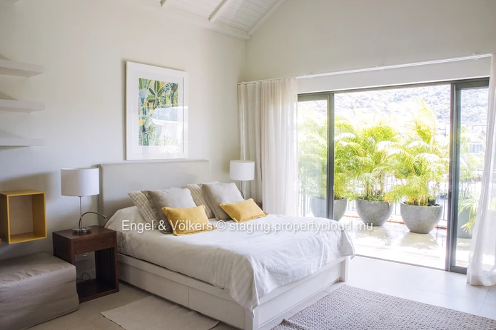 3-Bedroom Marina-Front Duplex with Splash Pool & Mountain views