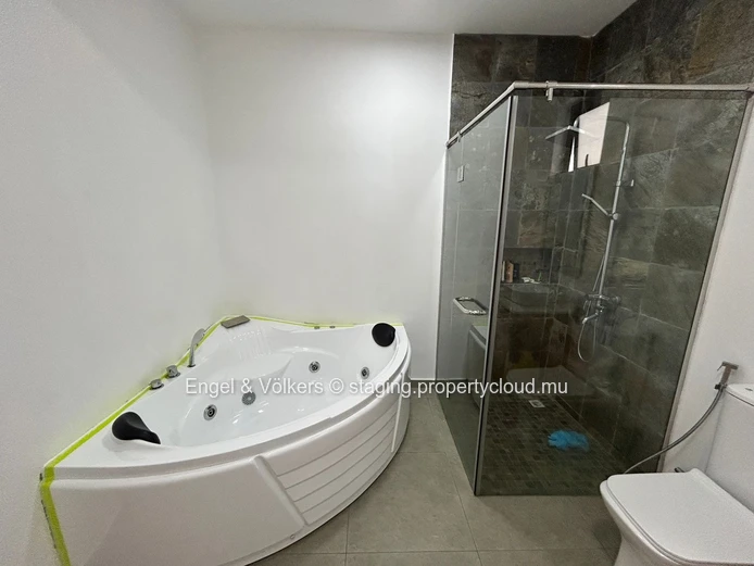 Charming 3-Bedroom House for Rent in Calodyne – Private Pool, Office Space & Close to the Sea