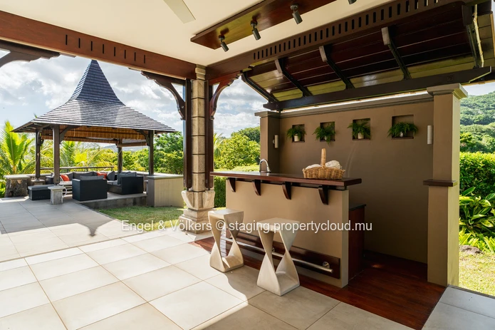 Contemporary Single Storey Villa with Sunset Views