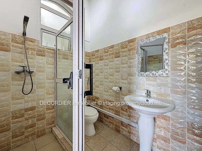 Large 287 m² house for sale