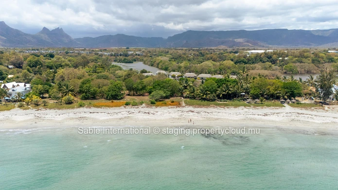 Appartement RES à vendre à Rivière Noire - Black River, 370m², Front de Mer, Vue mer, Meublé.