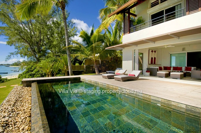  Pointe aux Canonniers : Luxury 4-Bedroom Villa with Sea View and Access