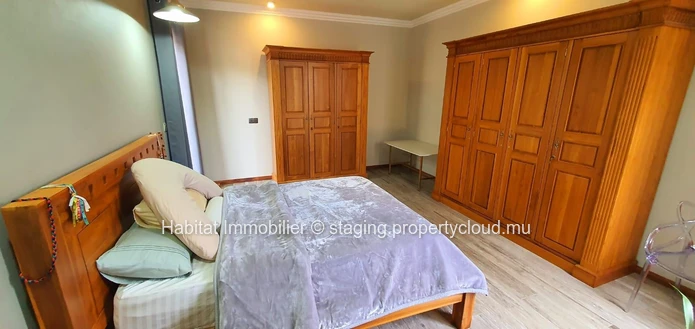 FOR SALE - Magnificent furnished and equipped single-storey house of 356 m2 on a plot of 444 toises located in Petite...