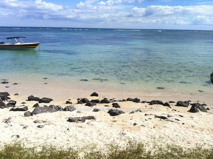 7 bedroom beachfront villa in Albion