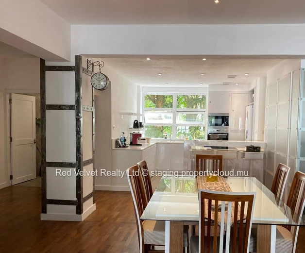 Elegant, Classy, and Freshly Renovated Apartment in Floreal for sale 