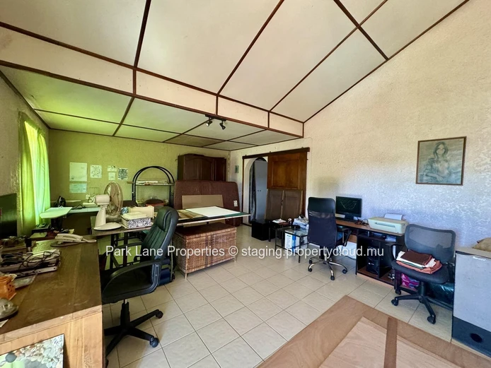 Charming family home with private bar and pool