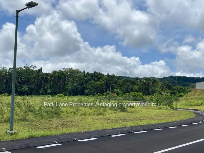 Terrain de 1976 m2 à Avalon : L'Opportunité de Construire Votre Maison de Rêve