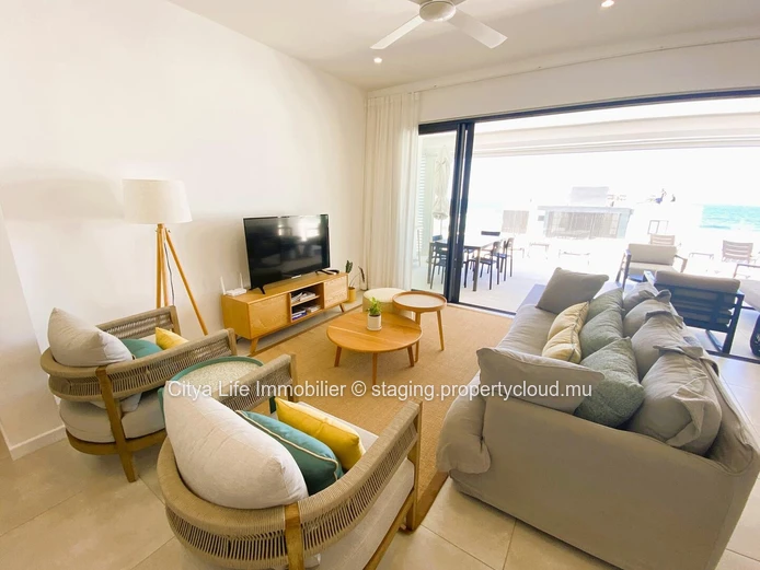 Luxurious Penthouse with Stunning Views in Poste Lafayette - 226m² Living Space, Communal Pool - Rs