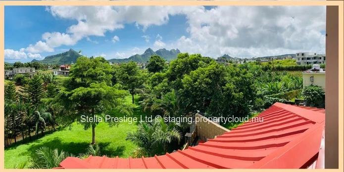 Gorgeous Riverside Cottage Priced To Sell - Sellers Are Ready To Move On! Located in Prime Position!