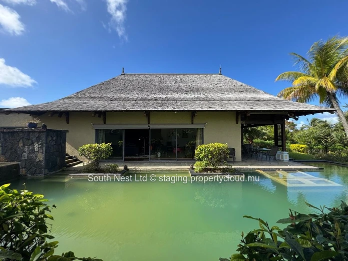 Exceptional villa in the heart of a private estate