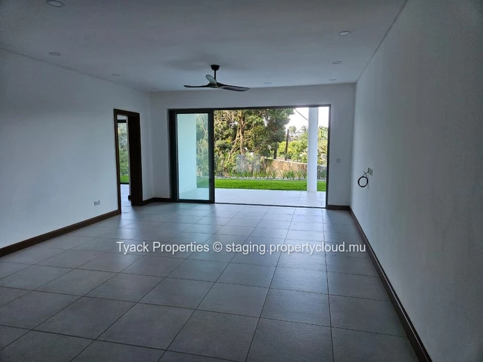 Appartement G+2 à Vendre à Pointe Aux Cannoniers – Rez-de-Chaussée Luxueux avec Accès Jardin