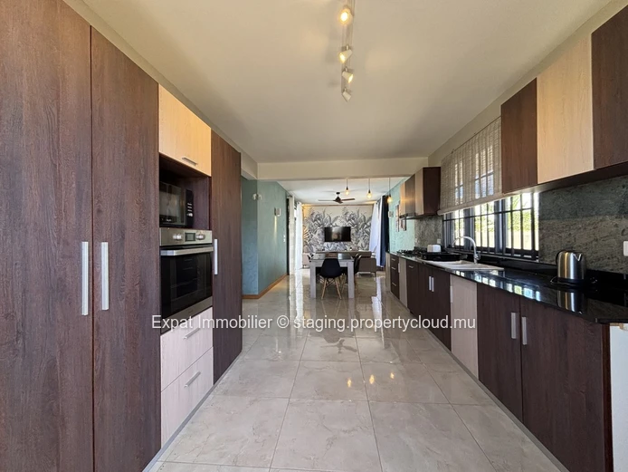 VILLA FOR RENT IN Pereybère – PRESTIGIOUS NEIGHBORHOOD WITH SWIMMING POOL