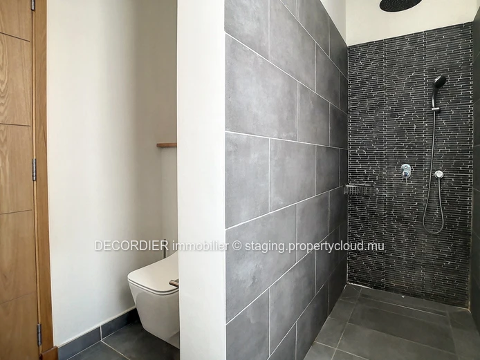 Contemporary villa located in a secure residence, accessible to foreigners (Sole Mandate)
