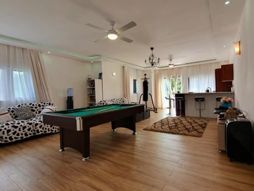 5 Bedroom Villa
