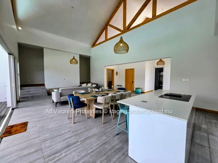 Stunning Dream Villa for Rent in Albion – 287 m²