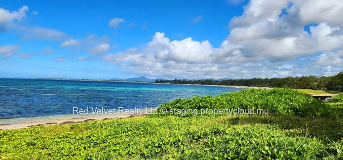 Beachfront Apartment for Rent in Poste Lafayette | 3 Bedrooms | Sea View
