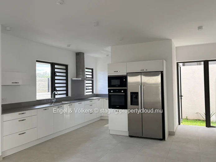 FOR RENT - Unfurnished 4-bedroom villa in Tamarin