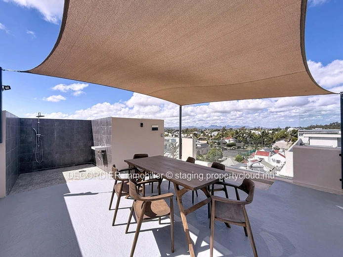 Penthouse with sea view in Pereybere