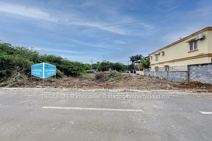 Residential land at 10 min walk from the public beach