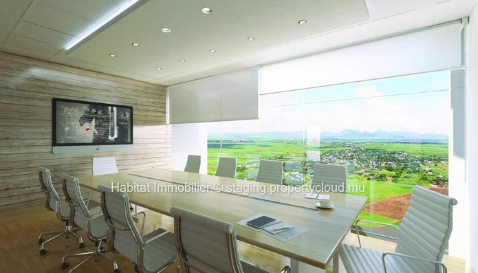 TO RENT - Unfurnished office of 84.2 m2 strategically located at the entrance of Grand Bay 