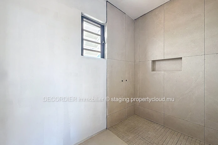 Contemporary Single-Storey Villa with Swimming Pool