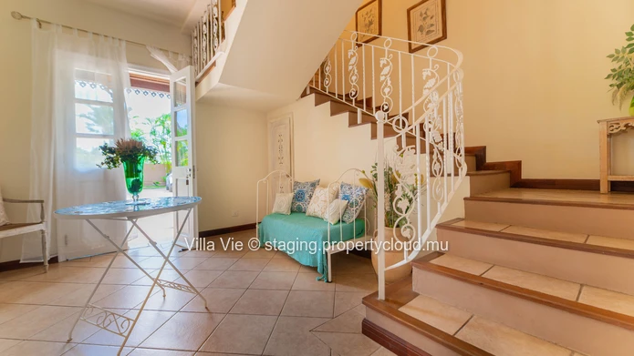 Beau Plan - Spacious 5-bedroom colonial house with swimming pool and big garden