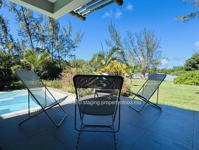 Calodyne - 3-bedroom duplex with a pool by the sea (Sole Mandate)