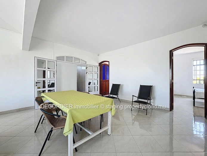 Maison spacieuse de 300 m² dans un quartier calme