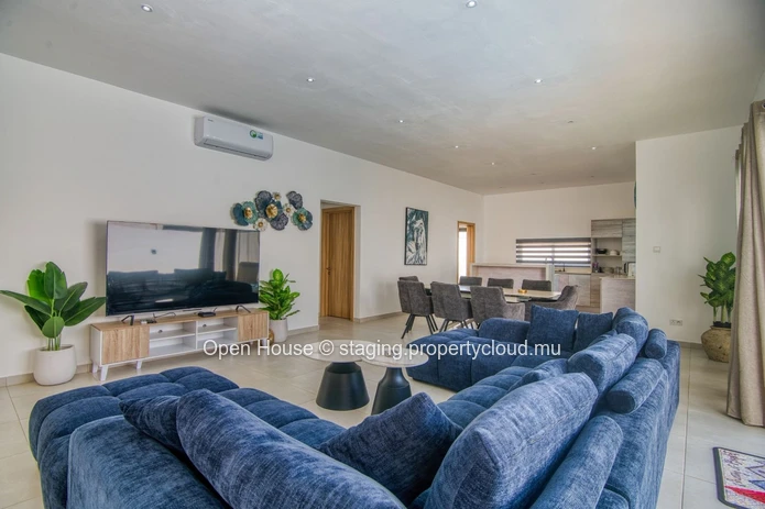 FOR SALE - Local market - fully furnished house - Grand Baie, 160m², land 380m², 5 bedrooms, private pool, parking, g...
