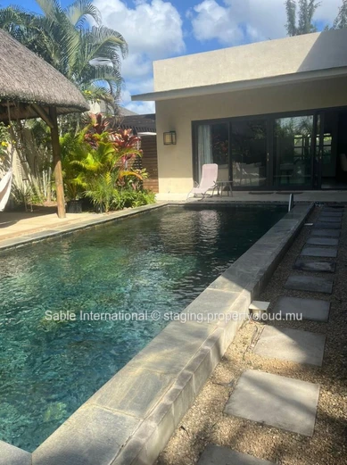Maison à vendre à Péreybère, 250m², 3 chambres, piscine privée, proche des commodités