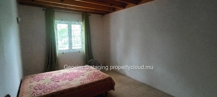 Flic en Flac Morc Safeland 1: A 200 m de la plage Maison meublée de 7 càc 2 sdb terrasses parking. Le tout sur 212 to... (Mandat exclusif)