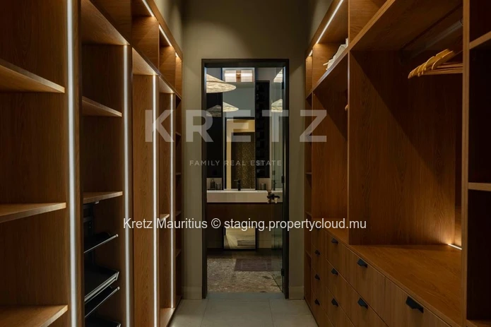 Exceptional golf-front villa, designed for entertaining