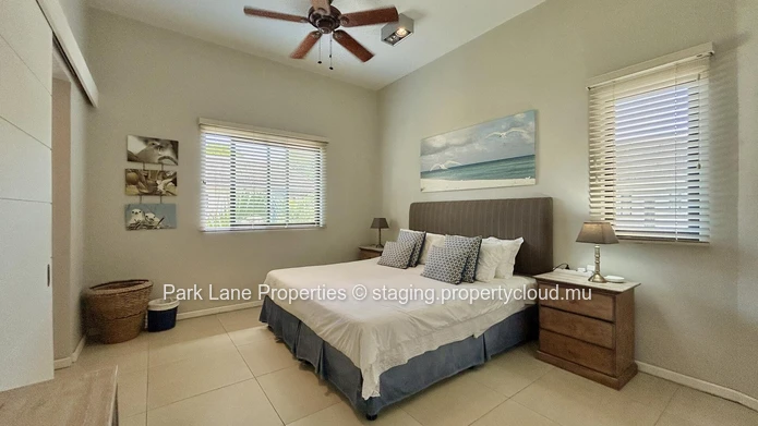 Unique 4-Bedroom Villa steps from Tamarin Beach