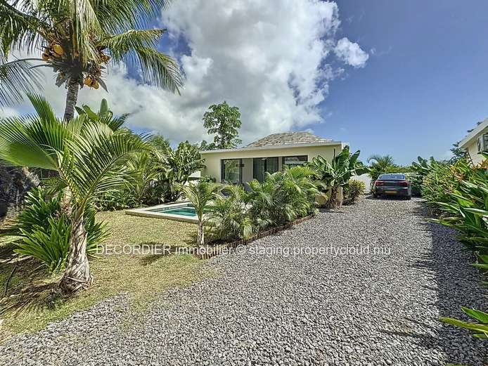 À vendre élégante maison de plain-pieds avec piscine
