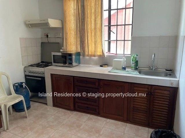 2 bedroom ground floor apartment in the center of Trou aux Biches