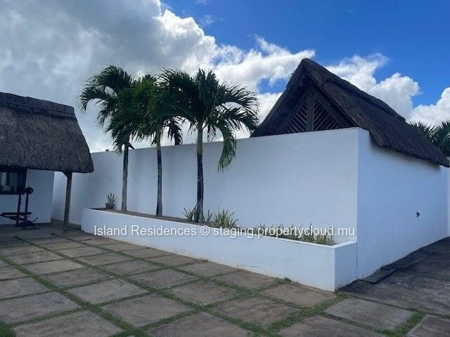 single storey house with 3 bedrooms, pool and parking in a secured residence