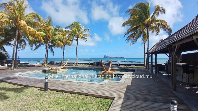 Appartement en bord de mer avec une vue imprenable sur la mer - 3 chambres, piscine commune, entièrement meublé.