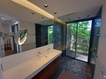 5 Bedroom Villa