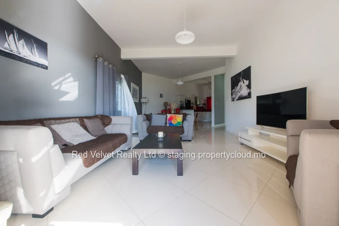  Luxurious Beachfront Apartment For Rent in Flic en Flac 