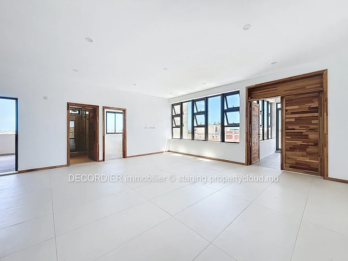 Penthouse located in a complex with elevator and shared swimming pool