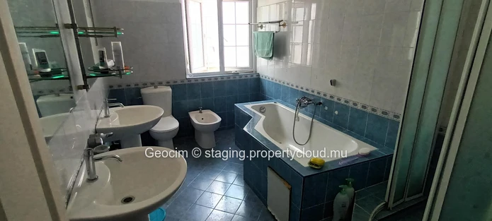 Sodnac Quatre Bornes Maison meublée de 6 càc 4 sdb bureau terrasse garage sur 125 toises terrain clos. (Mandat exclusif)