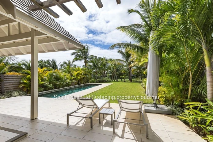 Beautiful 3-bed semi-detached villa situated on the edge of the 9th hole of the golf course