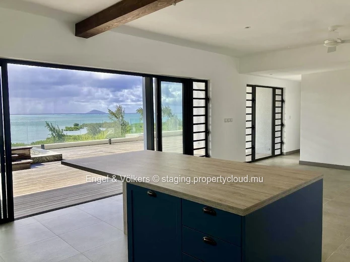 Seafront Penthouse Living