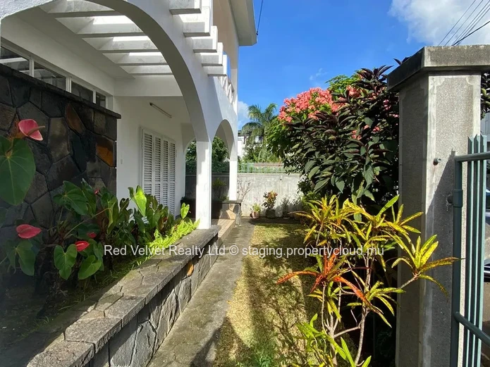  Family house of 6 bedrooms for Sale in Quatre Bornes !