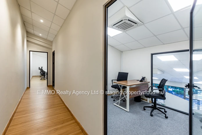 Bureau(x) à louer meublé à Floréal, 90m², parking, climatisé, buanderie, Rs 72 000. (Mandat exclusif)