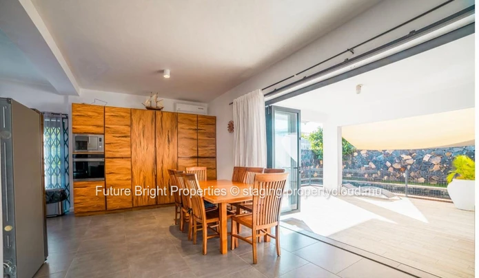 For Rent: Exquisite Home in Flic en Flac