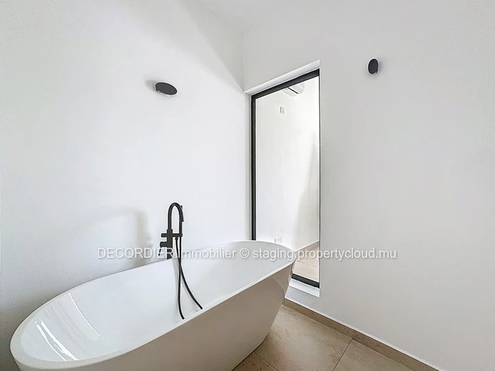 New villa in a residential area (Sole Mandate)
