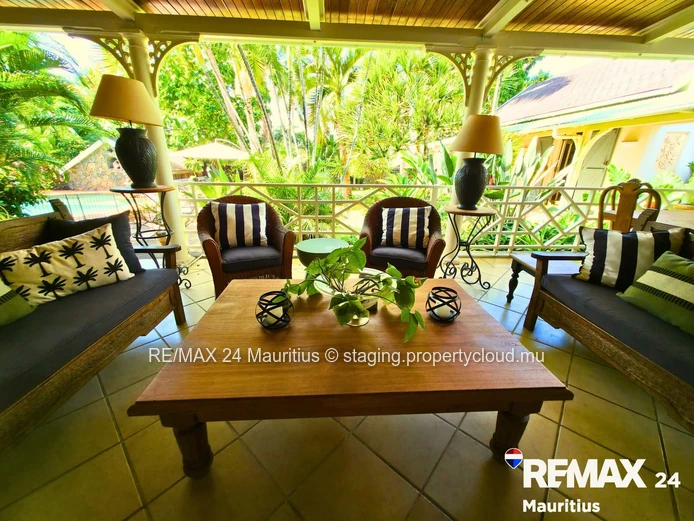 Villa coloniale de prestige à Pointe aux canonniers - 5 chambre, jardin 2 400 m², à 100 m de la mer