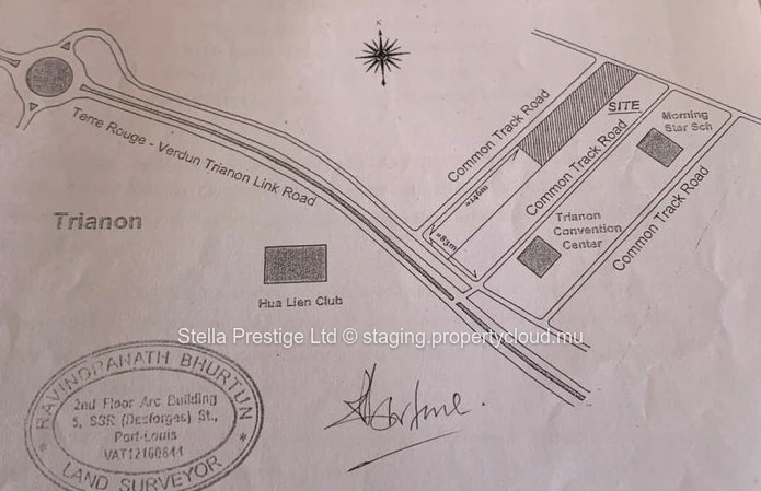 Terrain commercial de premier choix à Trianon, région de Vacoas-Phoenix : 1 688m² à Rs 14M