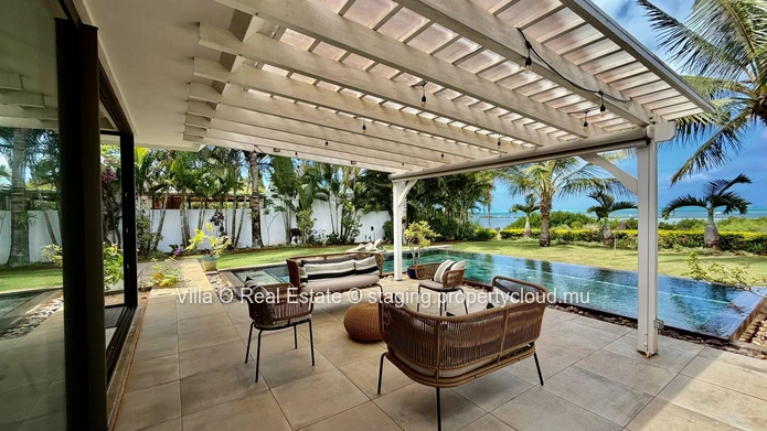 Sublime turquoise sea view from this beautiful villa, its lovely terrace and gazebo with infinity pool, located in a ...